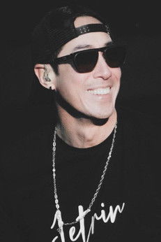 Jetrin Wattanasin as Singha