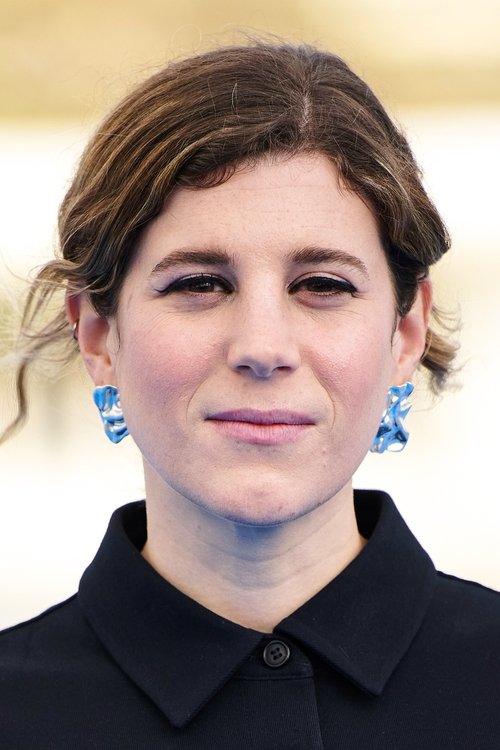 Ángela Cervantes as Victoria