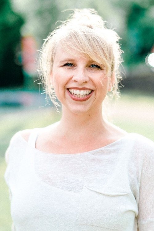 Fabienne Hesse as Script Girl