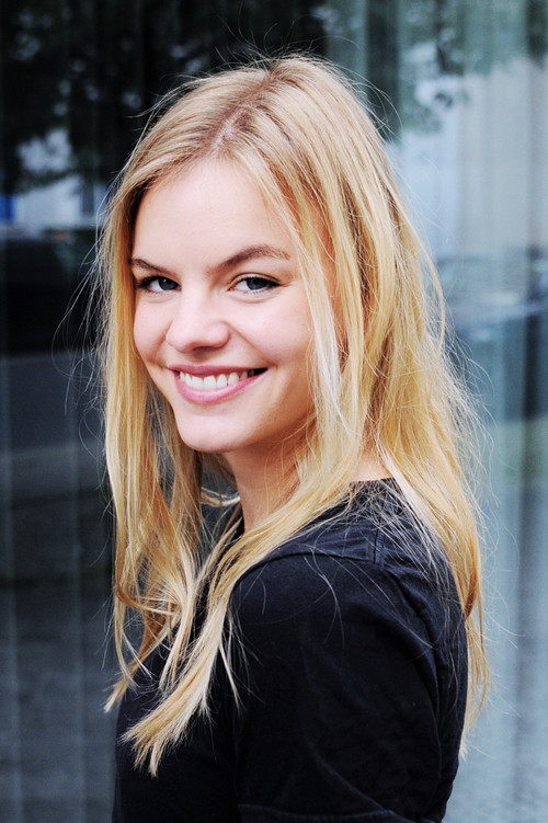 Sophia Schober as Annika