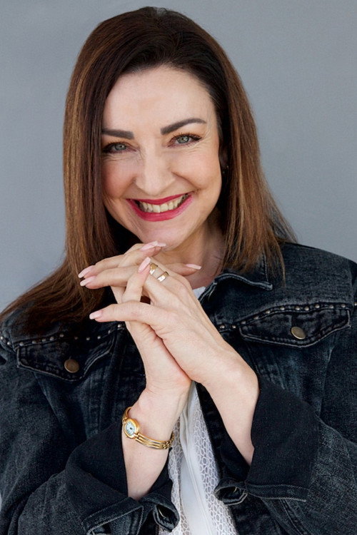 Heidi Mollentze as Isabel van den Berg