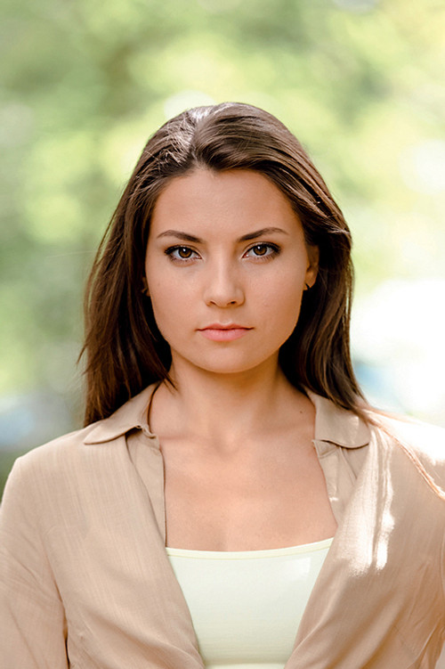 Antonina Khyzhniak as Karina