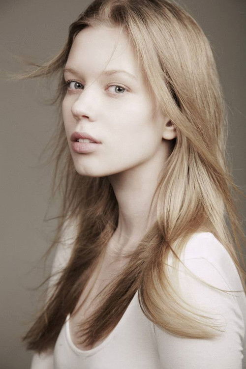 Ann-Heliin Saadoja as Mari