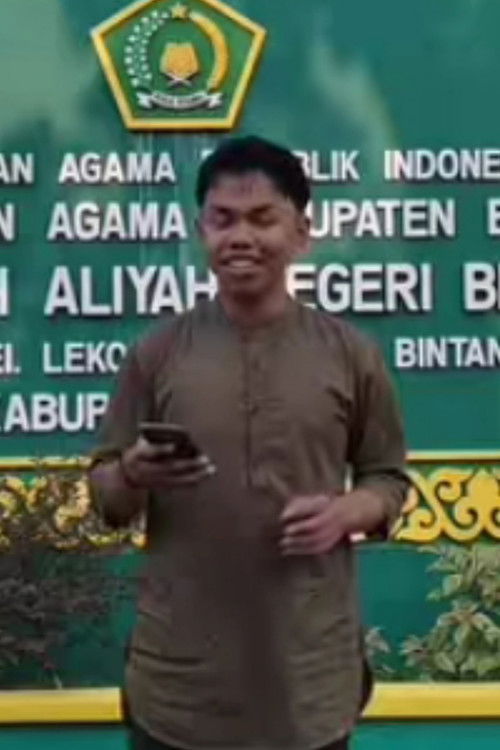 Maulana Hasan as Preman 1