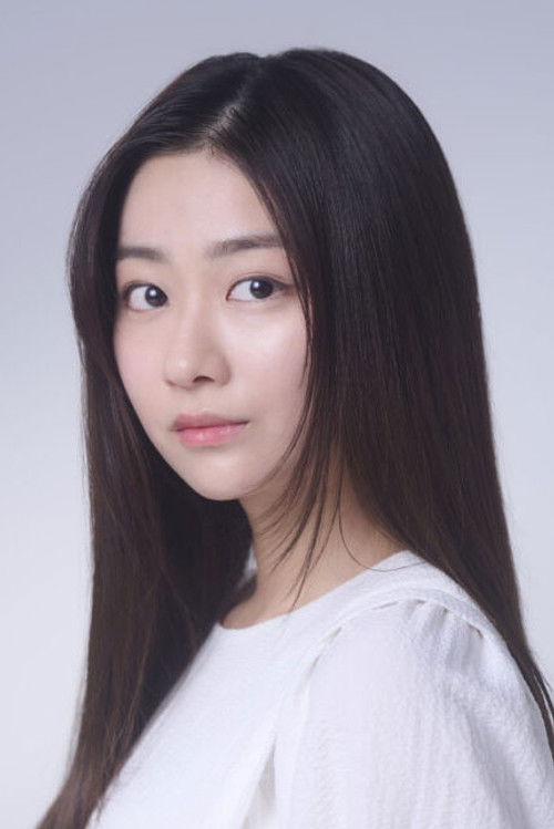 Yuna Mito as Mio Suzuki