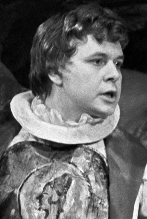 Aleksey Borzunov as Mishka Strekachyov