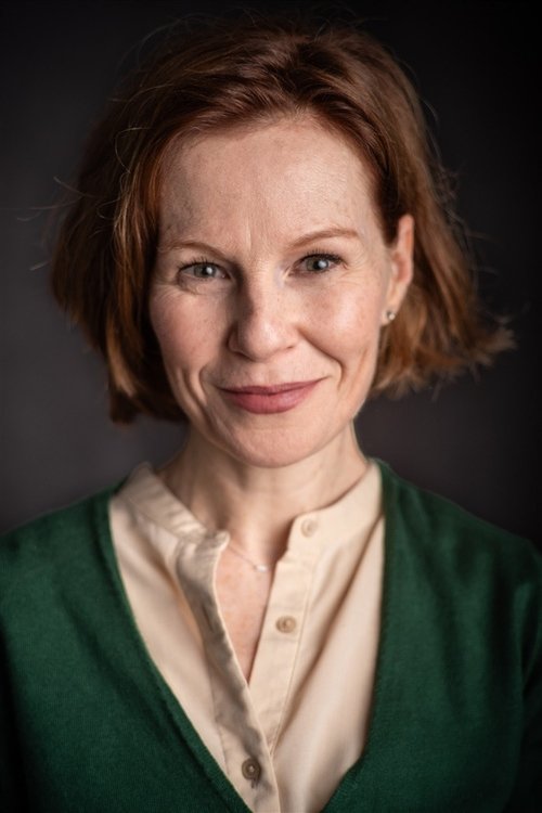 Elisa Doughty as Dirigeante