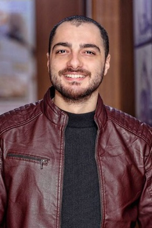 Sajad Babaei as Siavash Paya