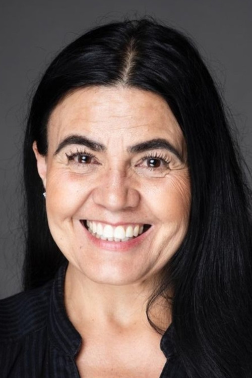 Catalina López as Karina