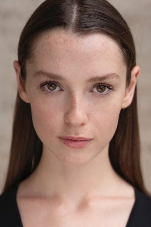 Angelica Elli as Luna