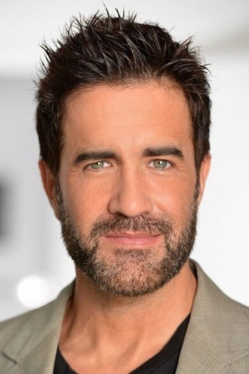 Johnny Marques as Frank