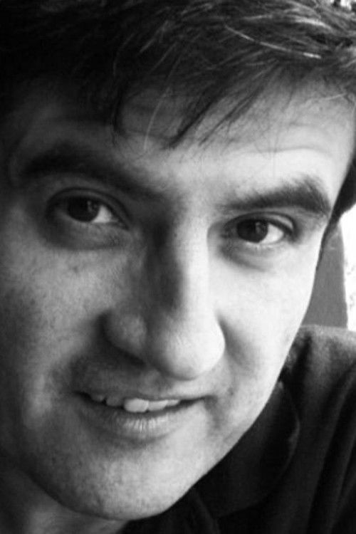 Alberto Lee as Comentarista TV