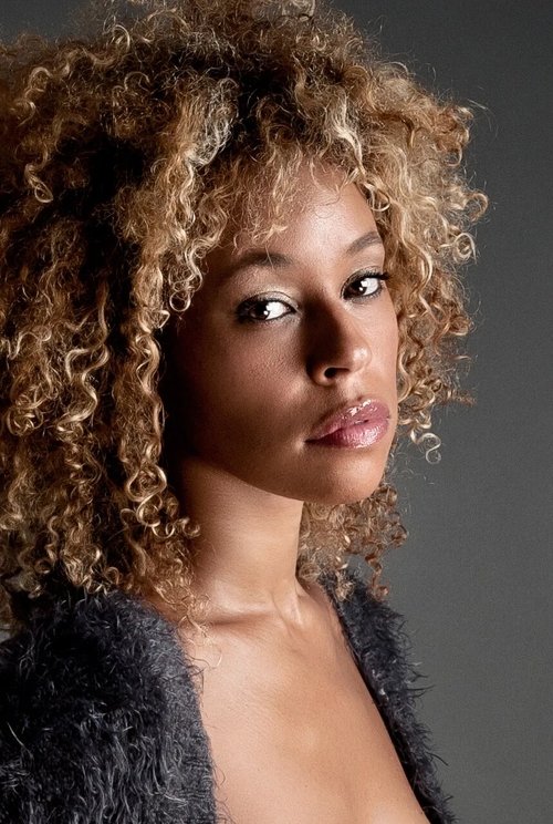 Mary Ruiz as Novias Félix