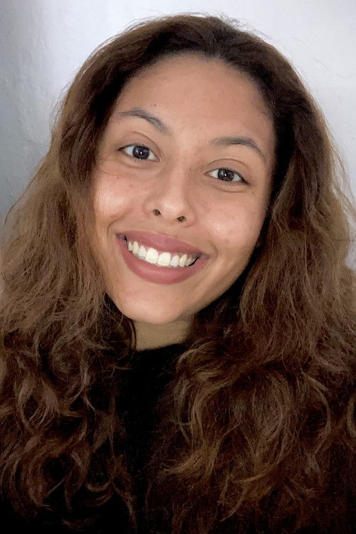 Isabela Alves as Milene