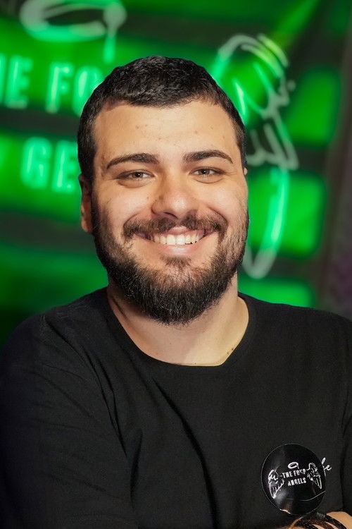 Vinicius Tostes as Policial