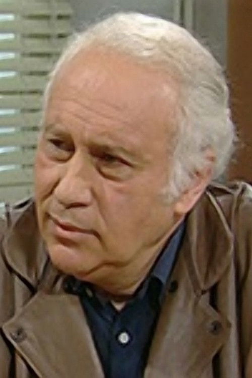 Ladislau Ferreira as Surveillant Vidéo (uncredited)