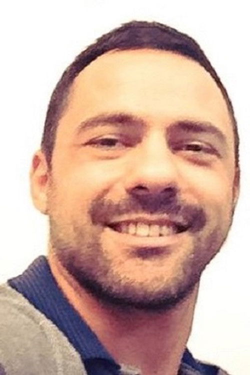 Leonardo Tito as Leo