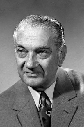 József Vándor as Macák