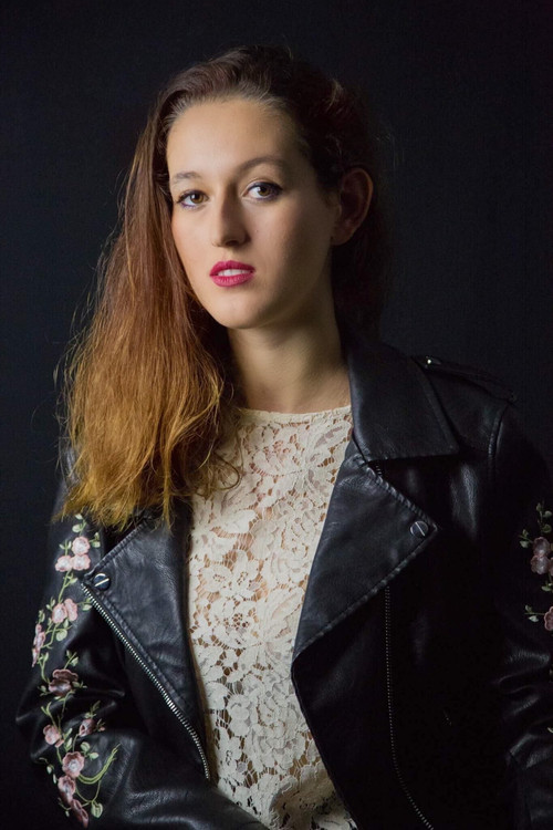 Angela Mavropoulos as Hilde