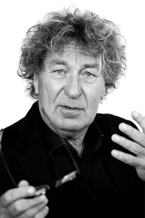 Richard Hobert as Farmhand