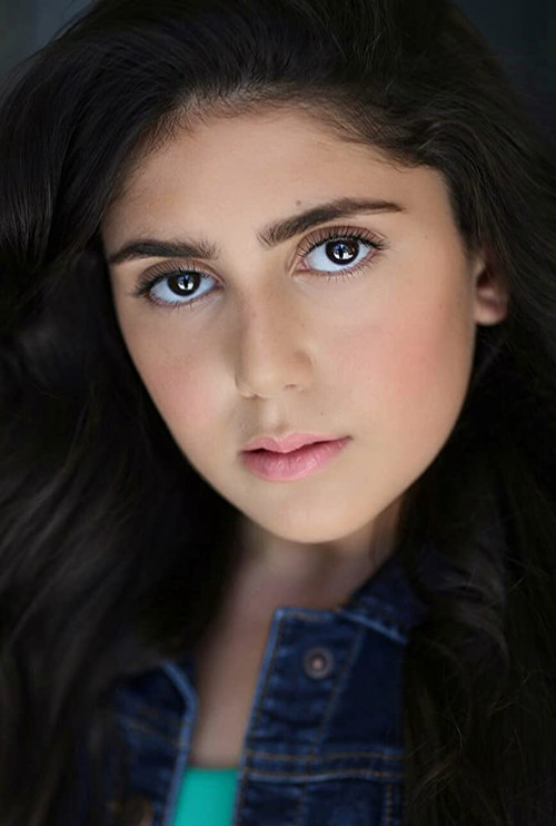 Seanna Pereira as Tia / Ana