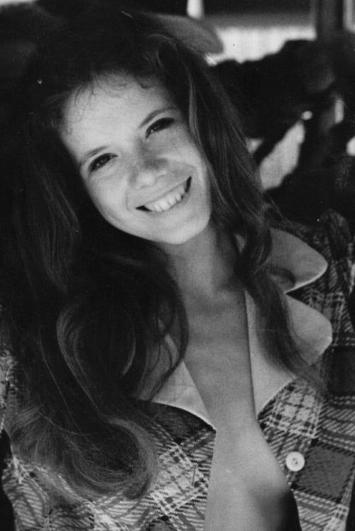 Robbie Lee as Doreen