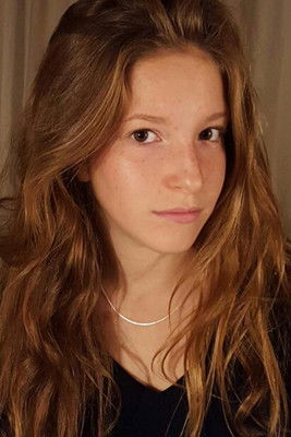 Carla Besnaïnou as Justine