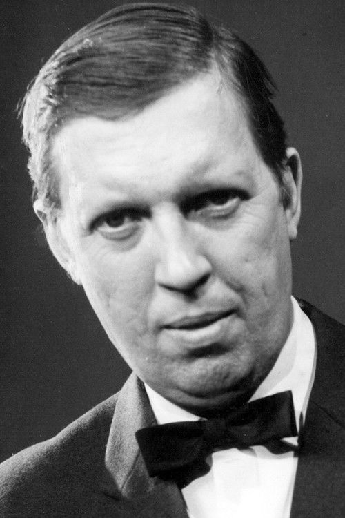 Erik Bergsten as Host / Reporter