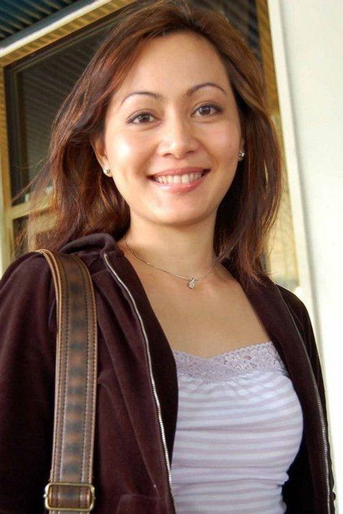 Pipip Sasati as Bu Amanda (Kepala Sekolah)