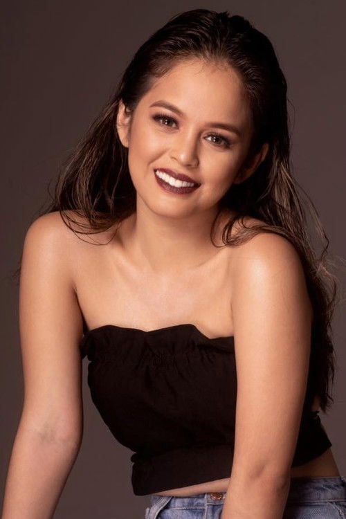 Bella Thompson as Sammie