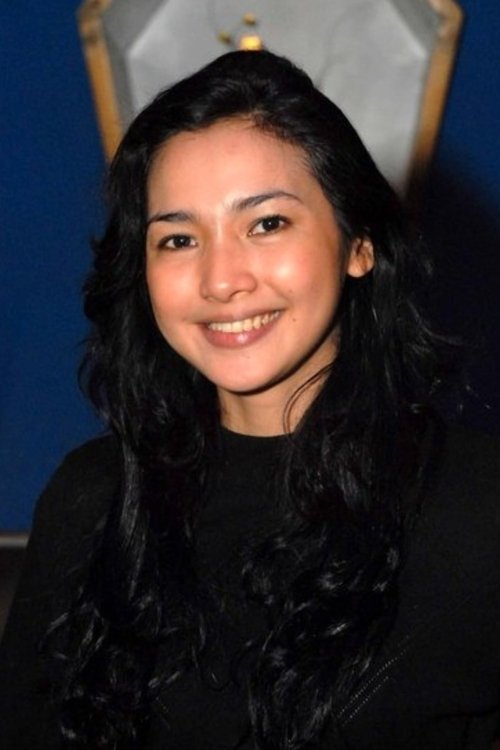 Francine Roosenda as Intan