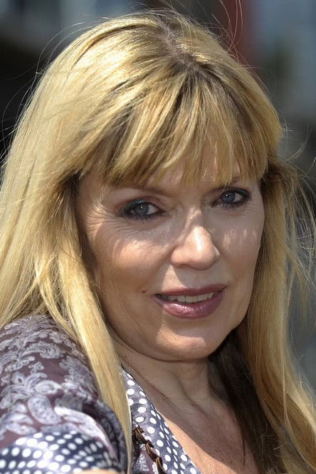 Lise-Lotte Norup as Frk. Lise