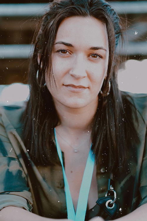 Laura Barbosa as Vanda