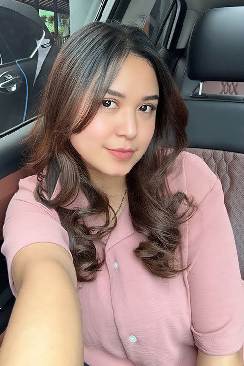 Rini Mentari as Nina Pertiwi / Putri