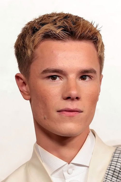 Edvin Ryding as Erik Sundqvist