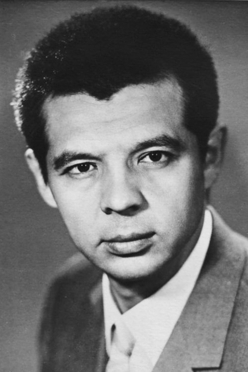 Radner Muratov as Марат Рахимов, слесарь