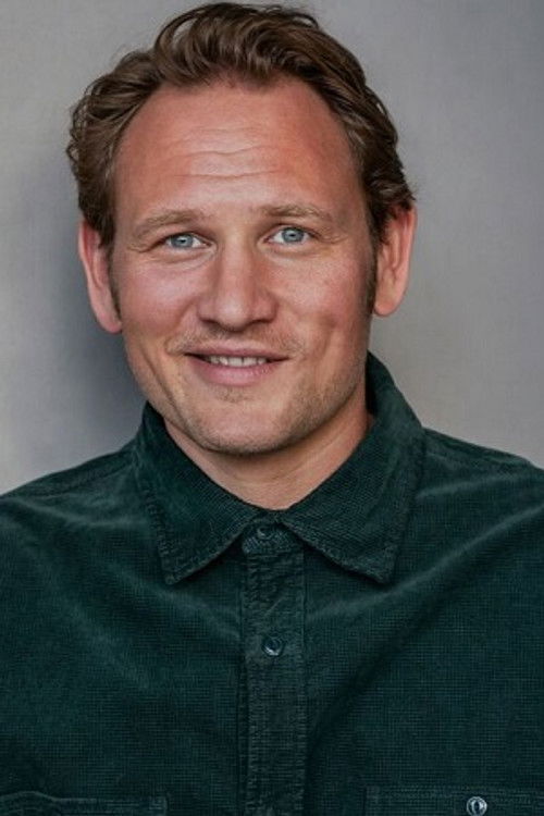 Adrian Spielbauer as Polizist