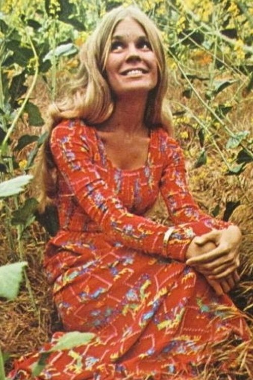 Sherry E. DeBoer as Dee