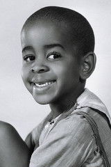 Matthew Beard as Shoeshine Boy (uncredited)