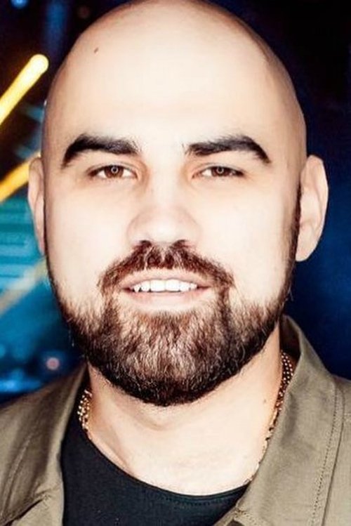 Artyom Umrikhin as Artiè