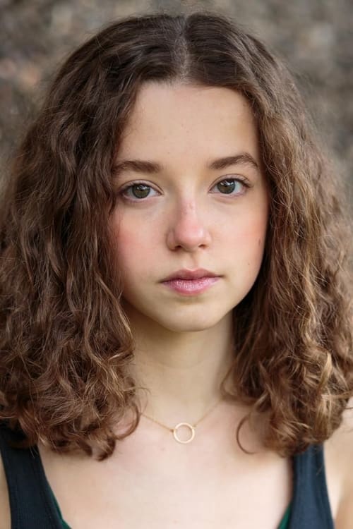 Ariella Glaser as Sara (Young Grandmére)