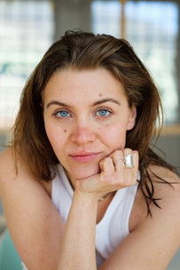 Lea Marie Grebe as Luna