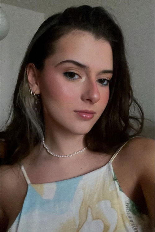 Ana Luiza Forner as Friend 2