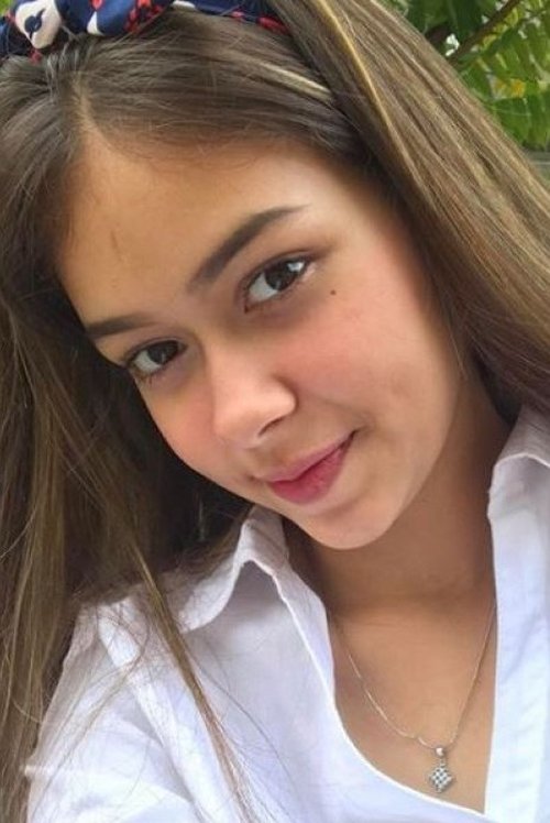 Rebecca Klopper as Heny