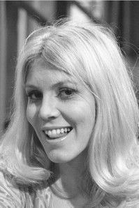 Karin Meerman as Thea