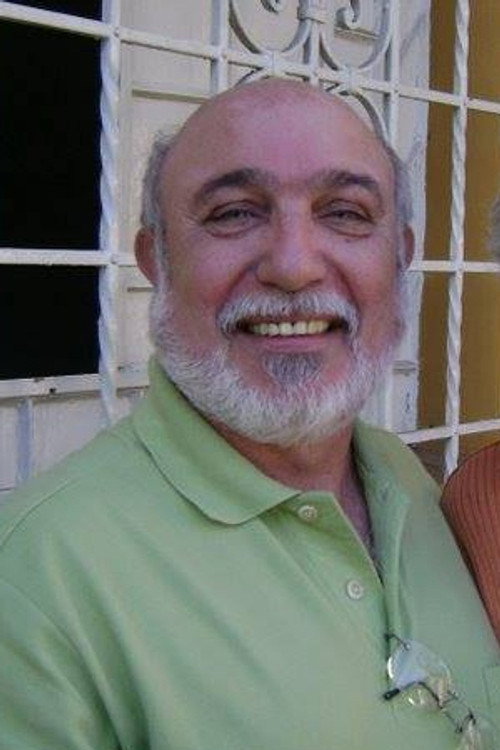 Flávio Dias as Sr Arthur