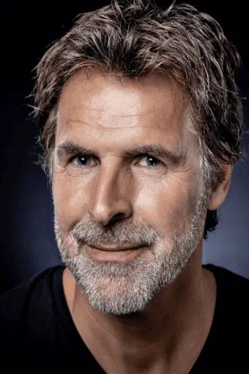 Toine van Peperstraten as 