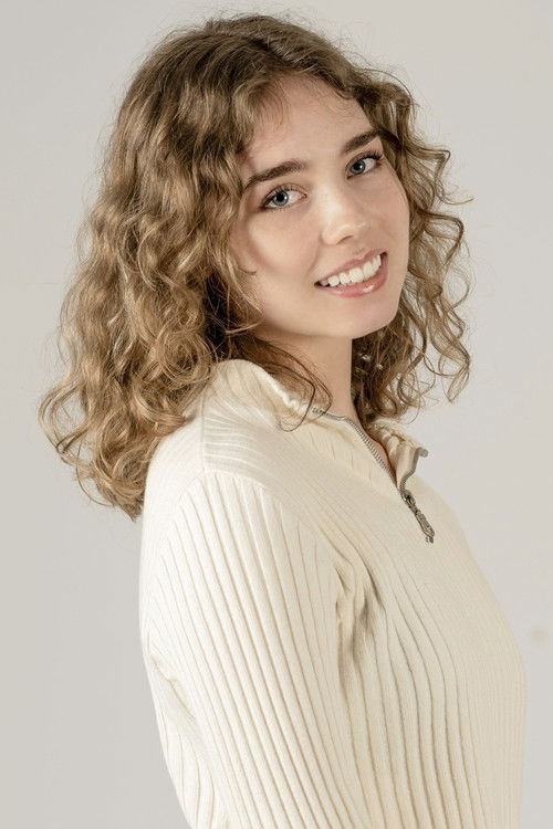 Savannah Harley as Auri