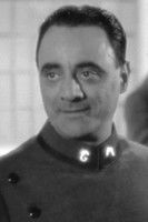 Virgilio Riento as Il sergente delle guardie