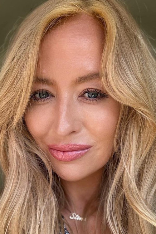 Stine Kongsted as Bassist